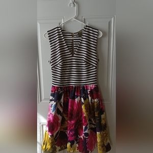 Taylor dress size 6 colorful striped short akirt